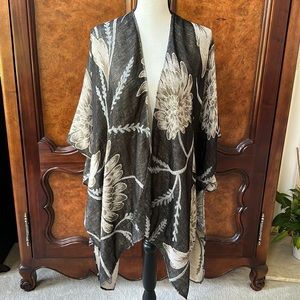 Gorgeous Avenue Floral Metallic Kimono